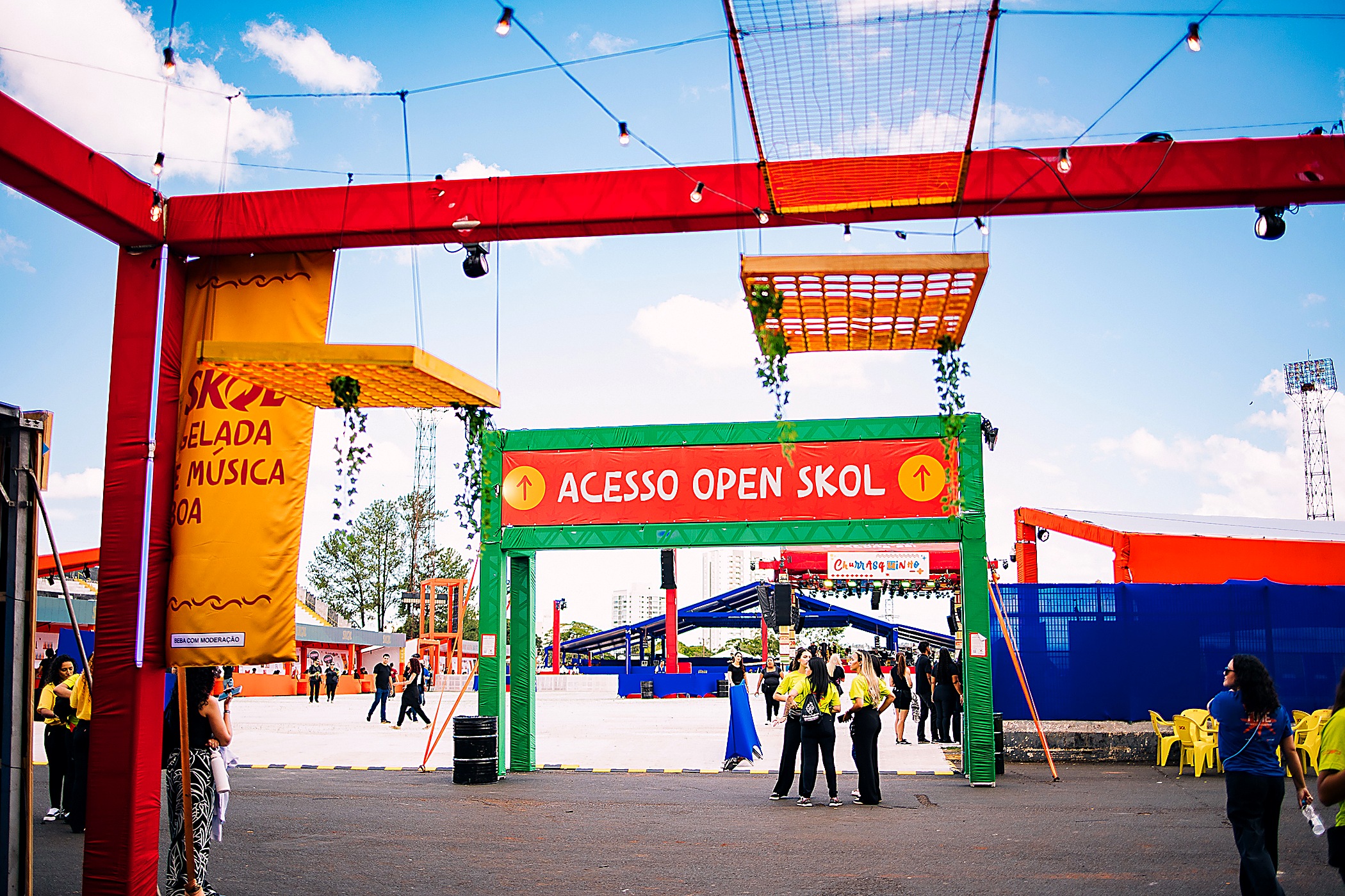Pórtico Acesso Open Skol no Churrasquinho